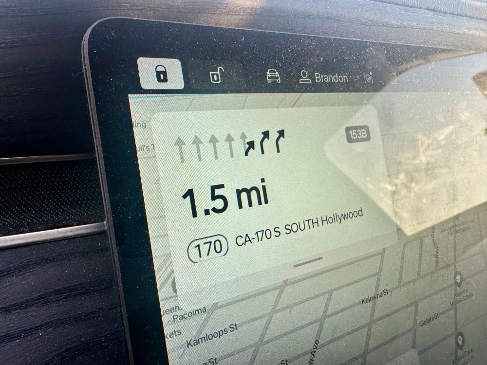 GPS directions saying to exit the freeway in 1.5 miles on CA-170 SOUTH Hollywood, with a lane diagram showing seven lanes, suggesting I be in any of the right three.