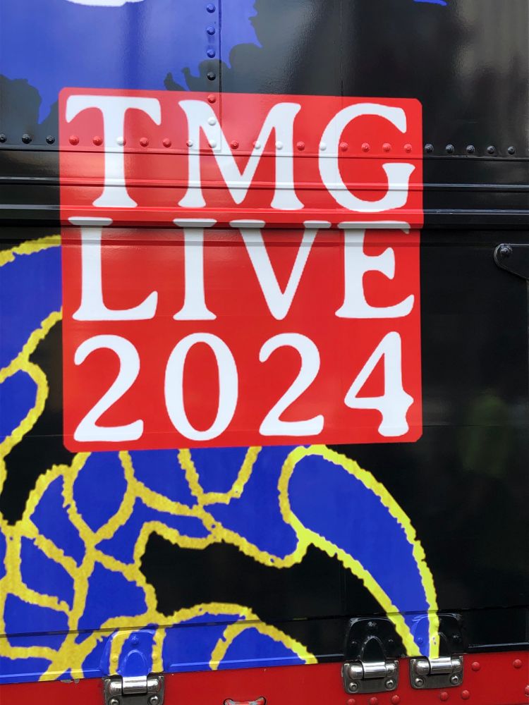 こんな間近でツアトラ見るの初めてかもしれない笑笑ナンバーはROCKで69なんですね🎸