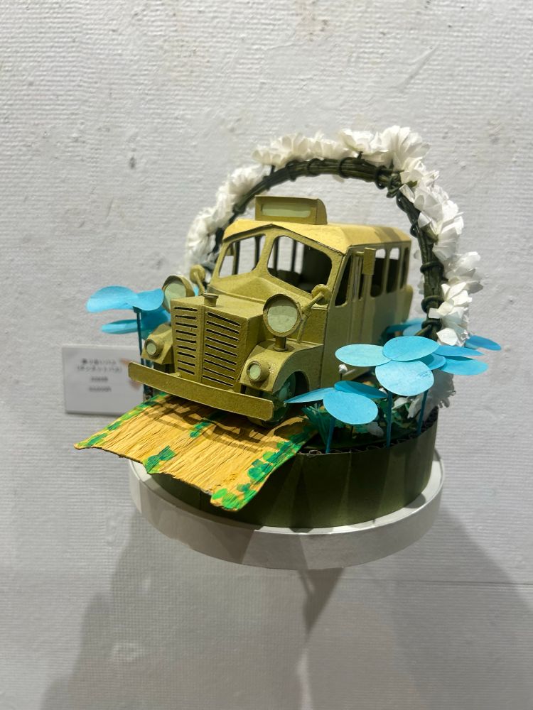 ペーパークラフト。リムジンバス。