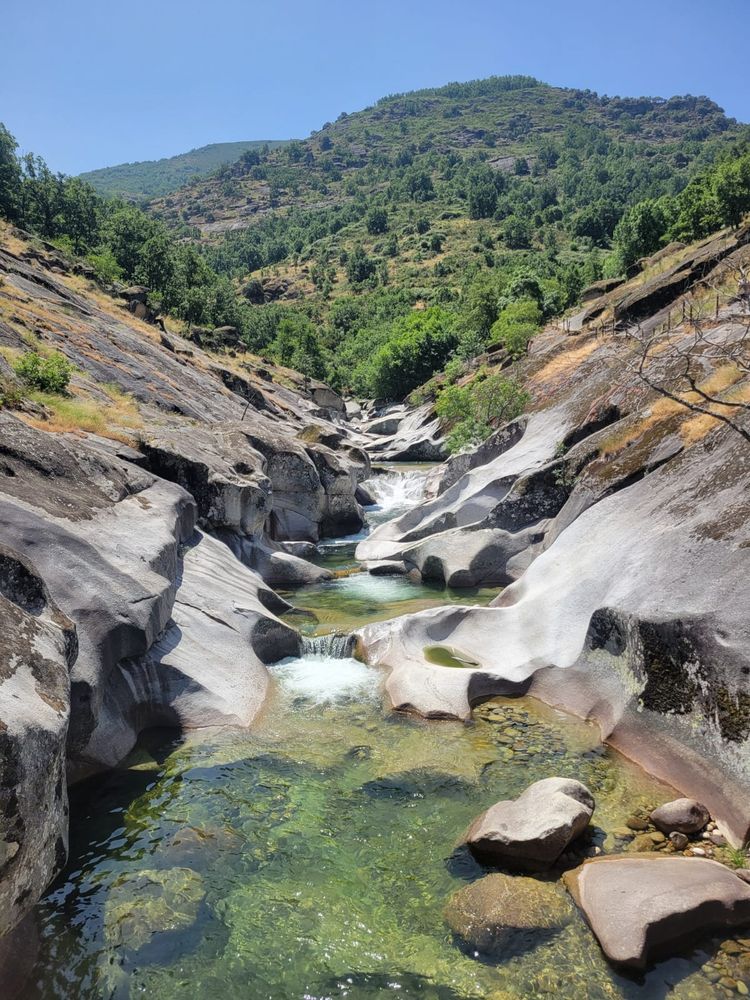 Pozas encajadas en la garganta de los Infiernos del valle del Jerte (Cáceres).