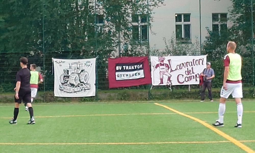 Banner von Traktor Boxhagen am Sportplatzzaun