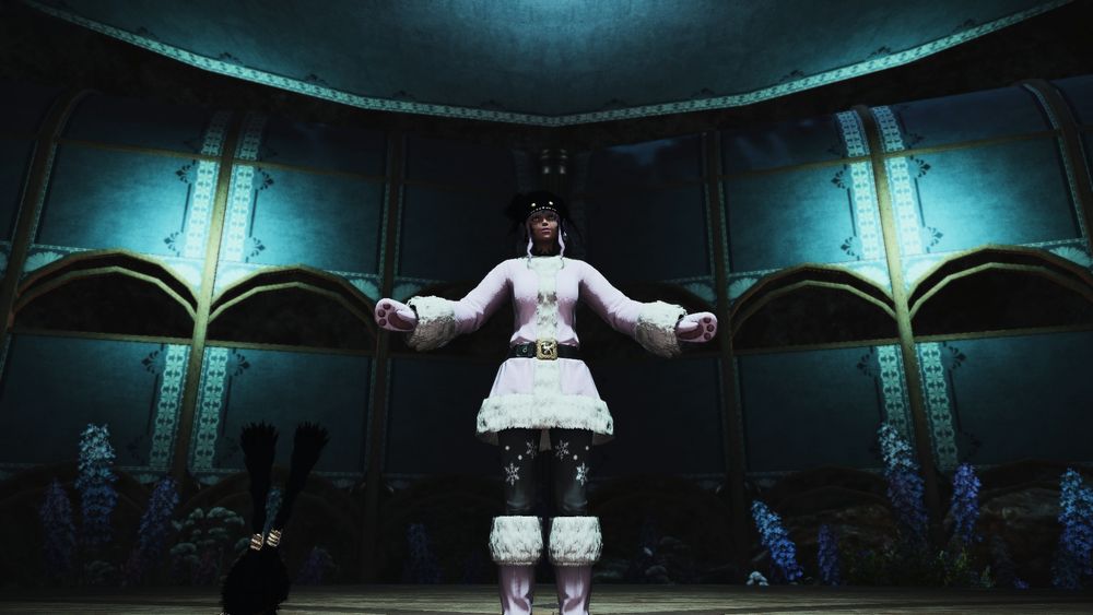 Sylari in her winter starlight clothing, as Spriggan Claus, standing in the middle of the amphitheatre, ready t give away a ton of gifts