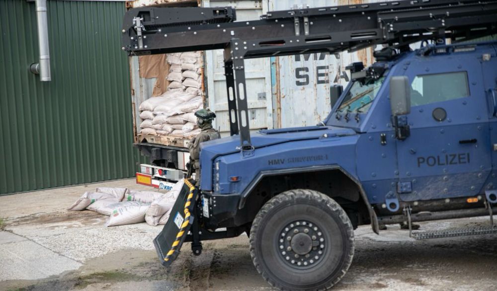 Südlich von Hamburg: Schlag gegen Koks-Bande – SEK mit Panzer im Einsatz