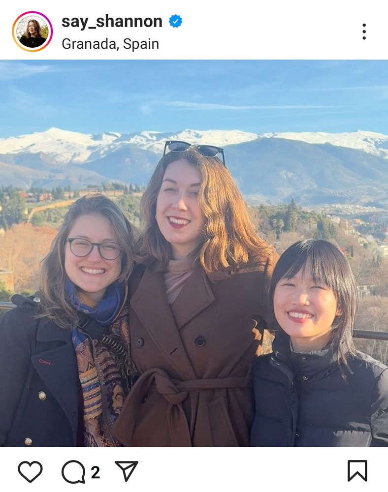 una captura del instagram de shannon. salen ella, kuang y otra mujer con unas montañas de fondo. la ubicación pone "granada, spain".