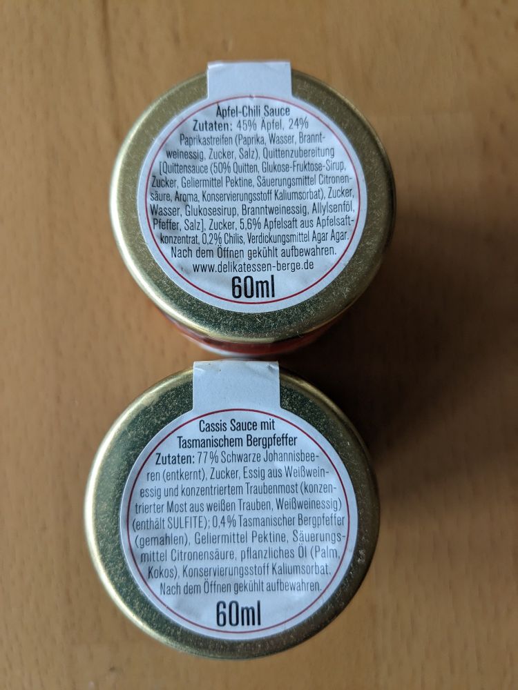 Zutatenliste. Liest sich wie Marmeladen, aber eben auch Branntweinessig, Senföl bzw Palm- und Kokosöl)