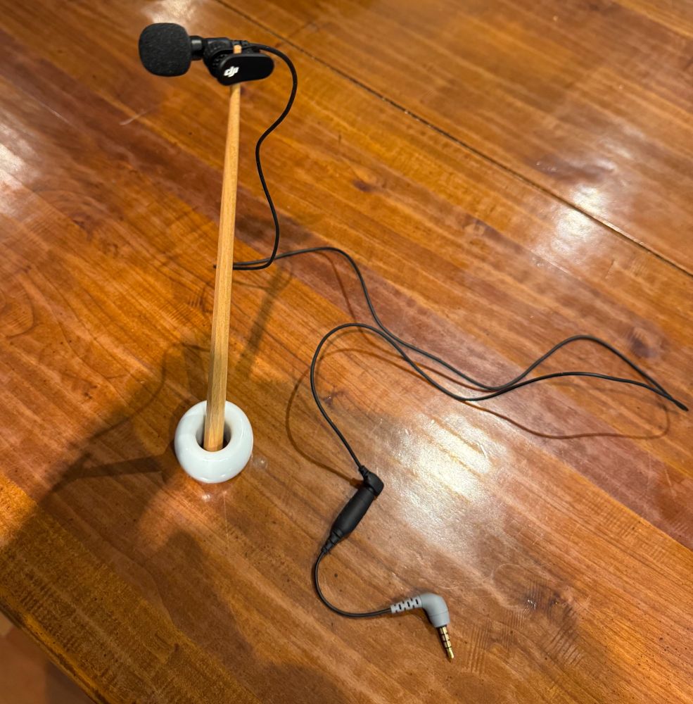 - dji lav mic
- trs to trrs adapter
- one chopstick
- lil porcelain thing that holds the chopstick