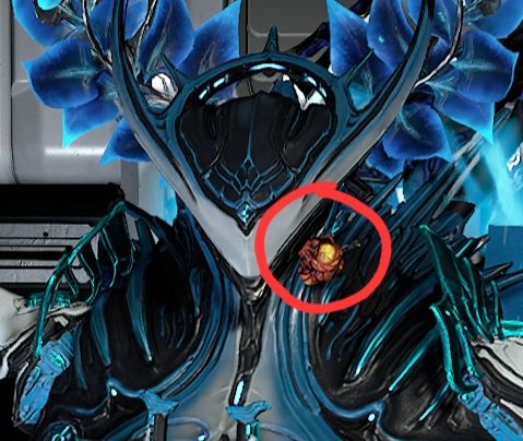 screen du jeu Warframe : Sorte de pustule dégueulasse de couleur orangé qui est apparue sur le coup de ma Warframe Oraxia.