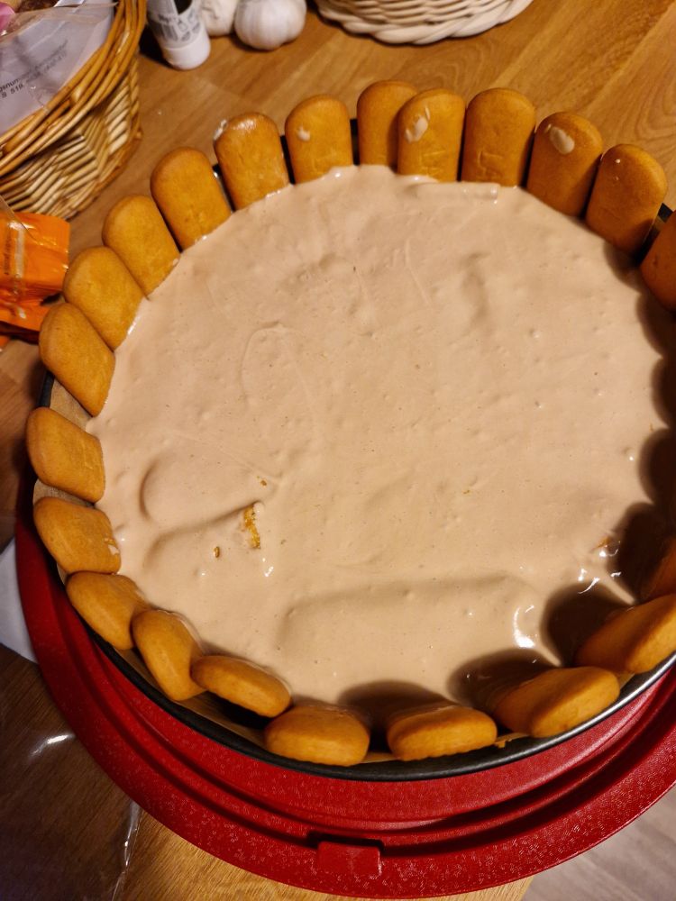 Plazma-Torte , am Rand Lane-Kekse und mit einer Buttercreme gefüllt 