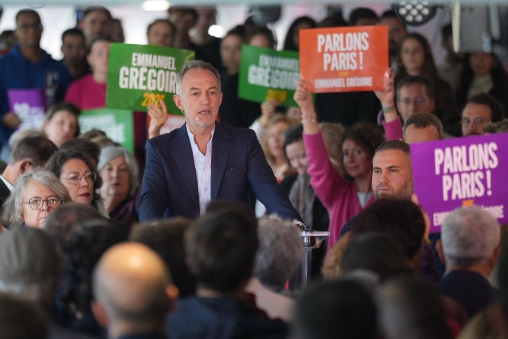 Emmanuel Grégoire en tribune