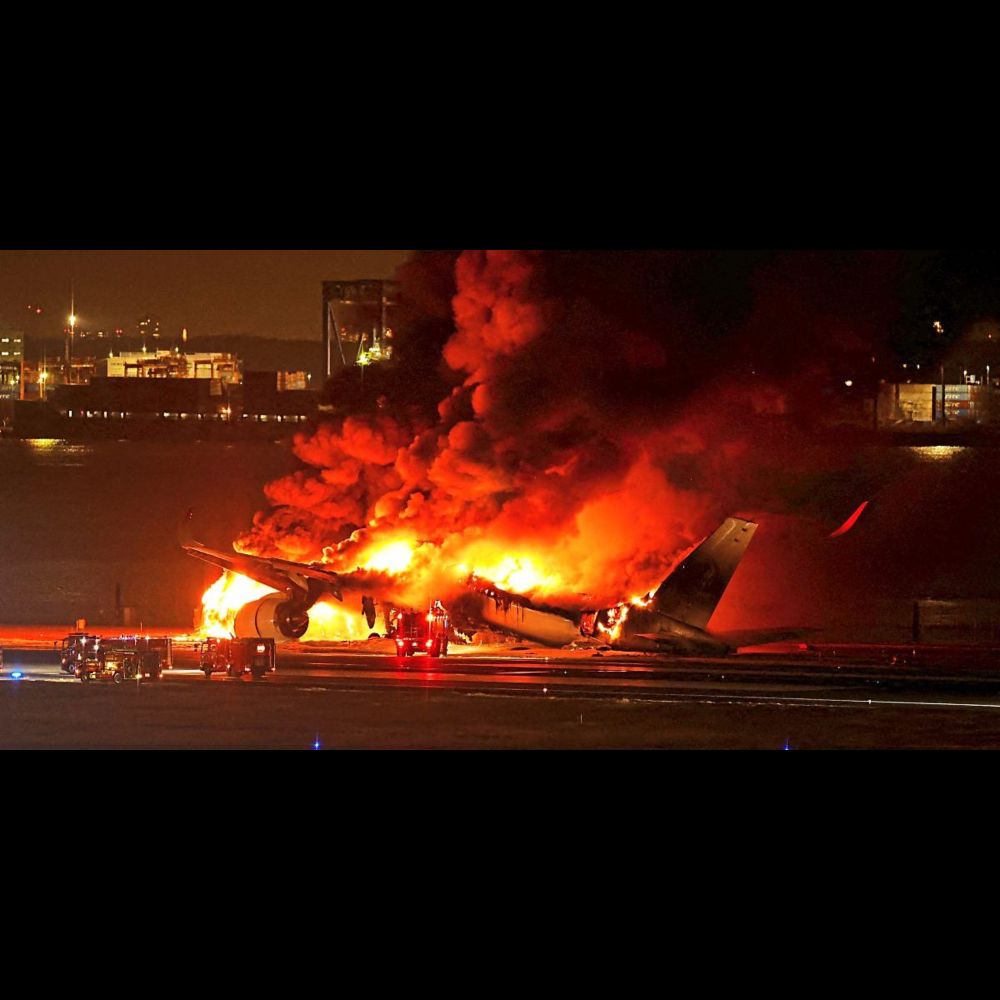 Passagiere nach Flugzeugbrand auf Flughafen in Tokio evakuiert – Kollision mit Flugzeug der Küste...