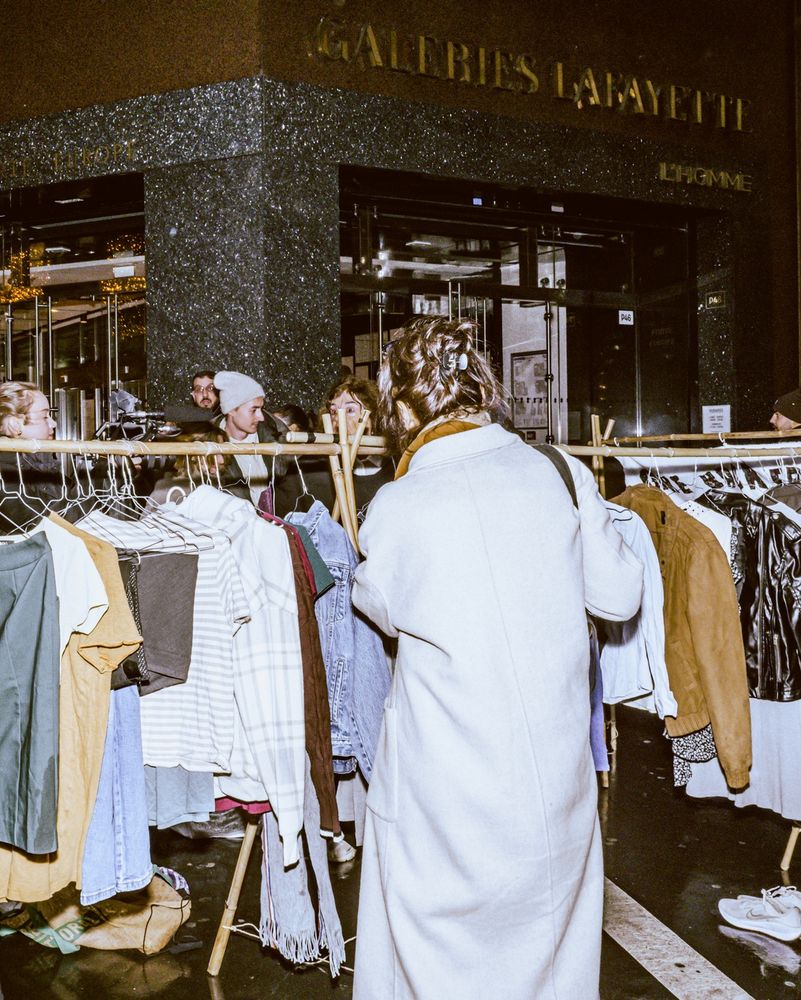 Action Ode Aux Rats sur Paris (ici une friperie)