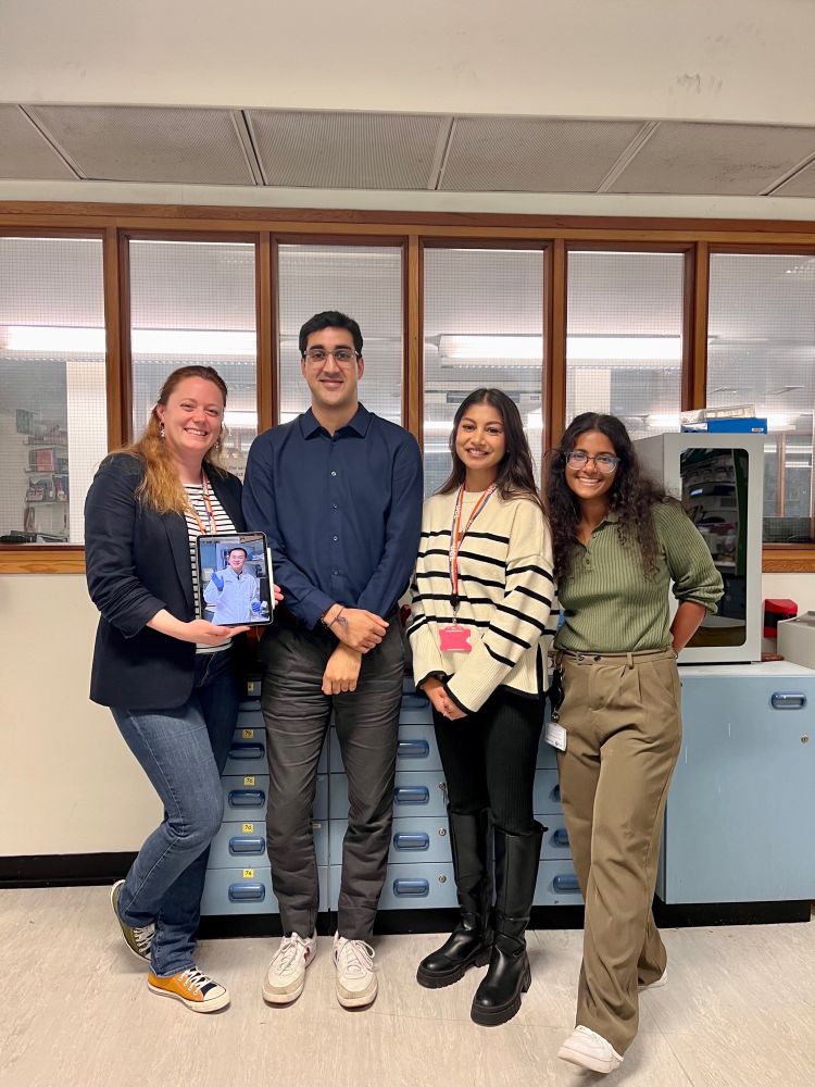 Photograph of Curran, Aysha, Prajna, Yujiang (on iPad) and Anna