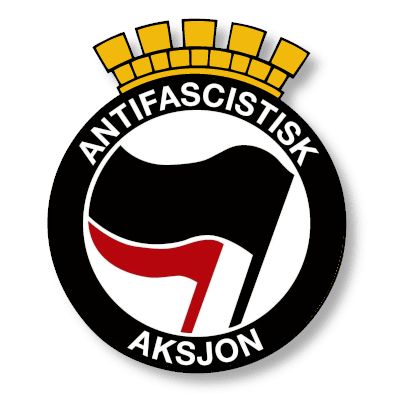 Logoen til Antifascistisk aksjon, med et svart og et rødt flagg, med brystvernet fra toppen av Oslos byvåpen plassert øverst.