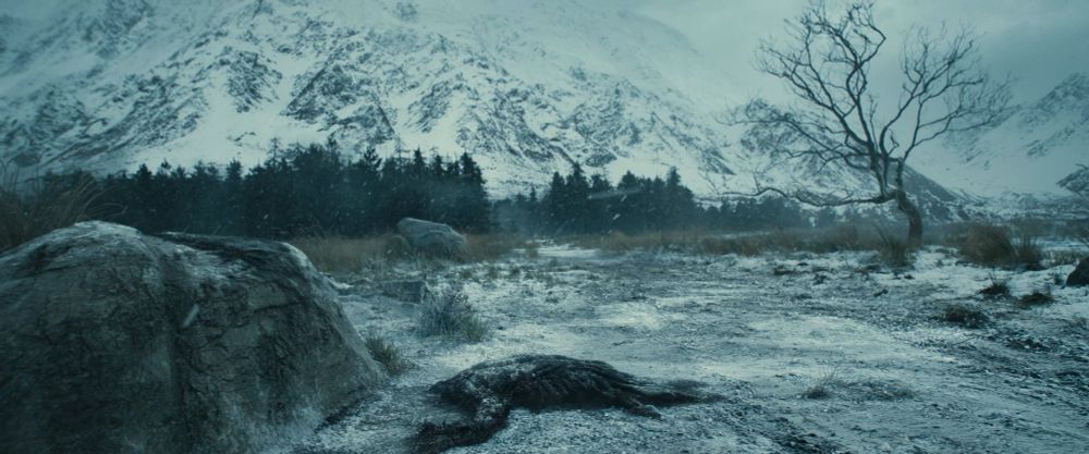 Goo!Sauron flopped on the snowy ground. 