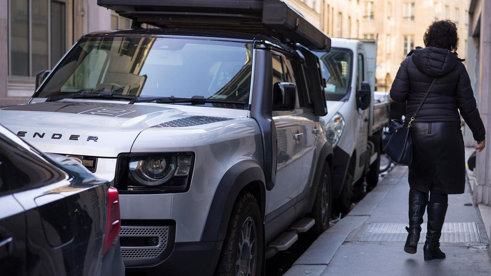 SUV-Parken in Paris kostet nun 18 Euro pro Stunde