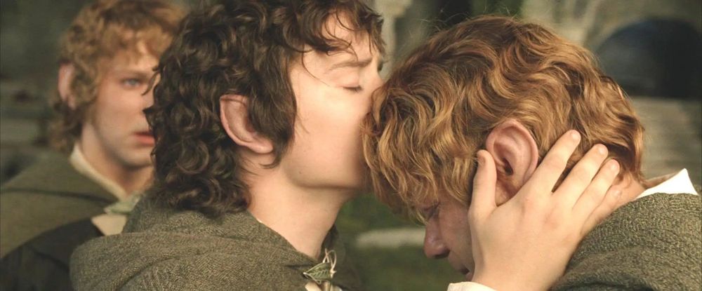 Screenshot de Frodo qui embrasse la tête de Sam