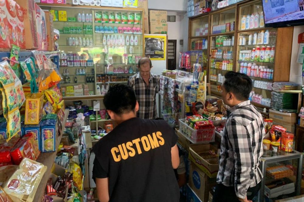 Bea Cukai Sidak ke Warung-warung untuk Pantau Harga Rokok - Makro Katadata.co.id