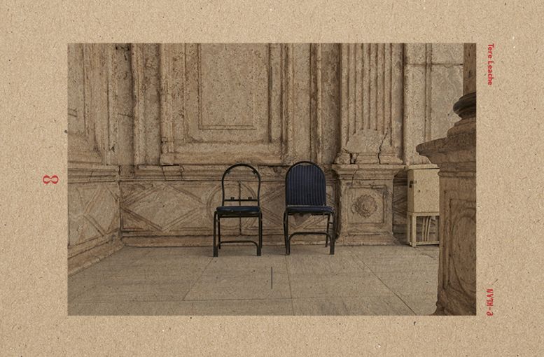 Celebramos el quinto fanzine E-KLAN. La relación de Tere Leache con la fotografía nació en la infancia, entre los olores del laboratorio de su padre y la magia de ver aparecer una imagen sobre el papel. Inspirada por Dorothea Lange, Graciela Iturbide o Cristina García Rodero, Tere explora lo humano desde lo cotidiano, lo rural y la emoción. Su fotografía es sencilla, cercana, consciente. Una invitación a mirar despacio.
El fanzine ya está disponible en nuestra web: https://e-klan.es/tere-leache/