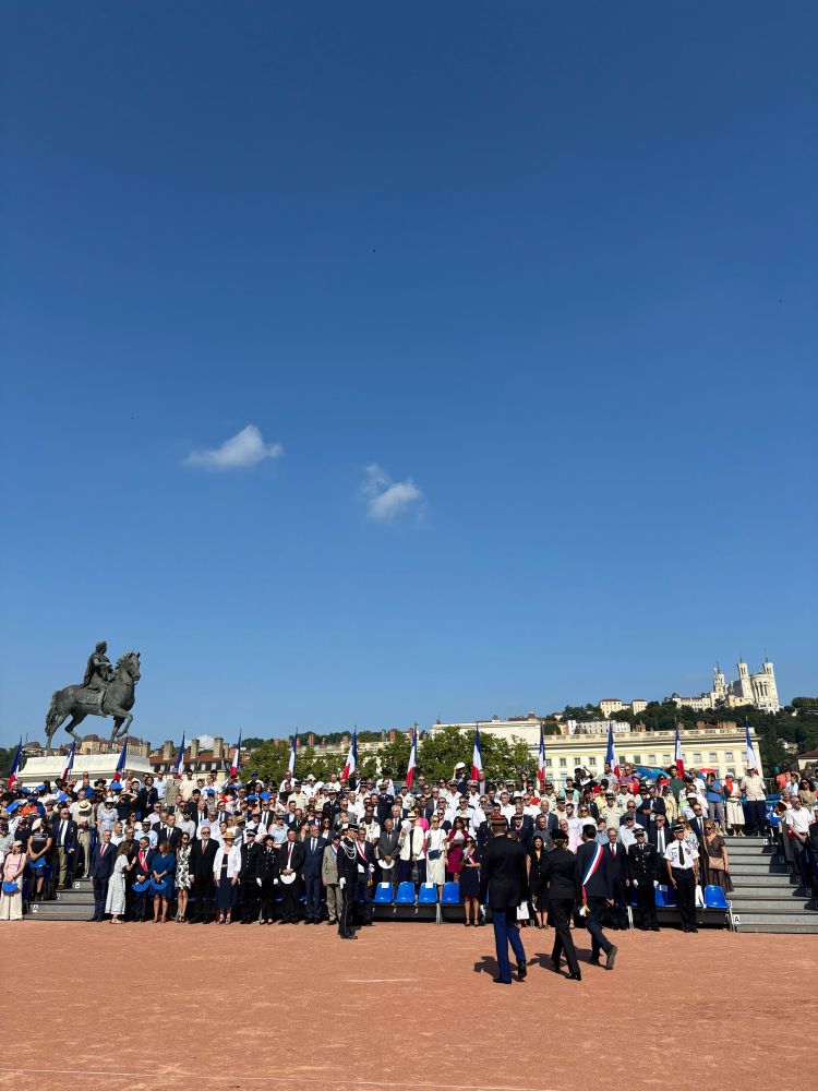 Sur la place Bellecour de Lyon