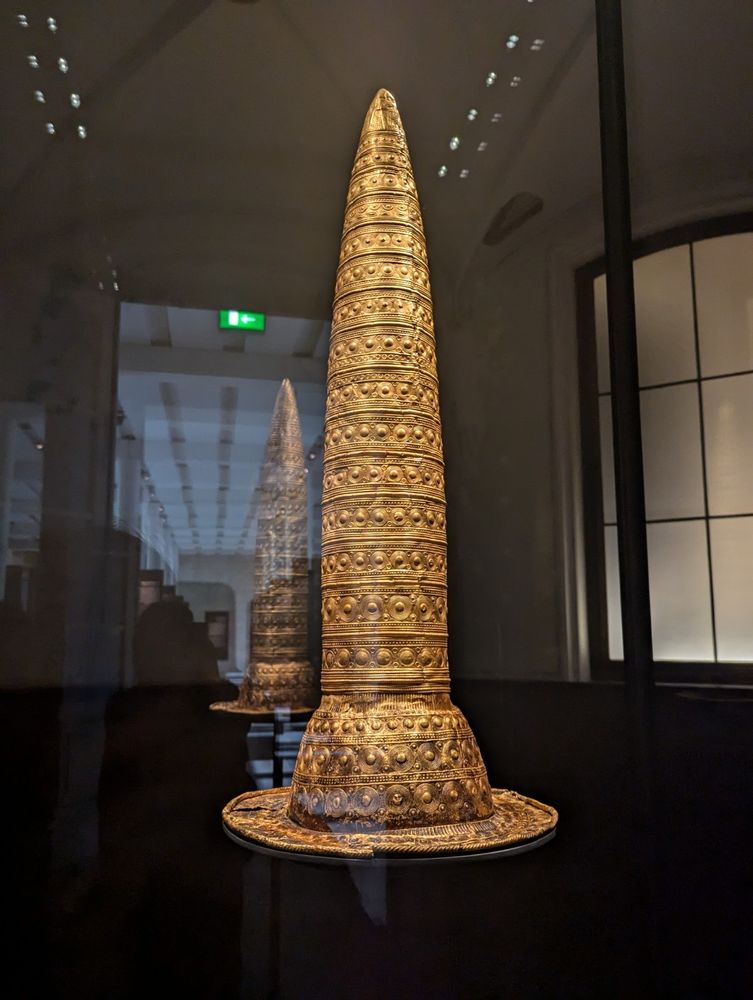 Berlin Golden Hat. An astronomical calendar for the head.