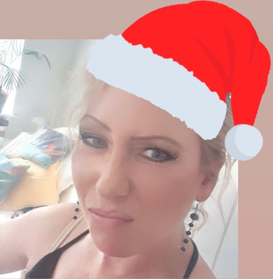 Gem with a Christmas hat on 