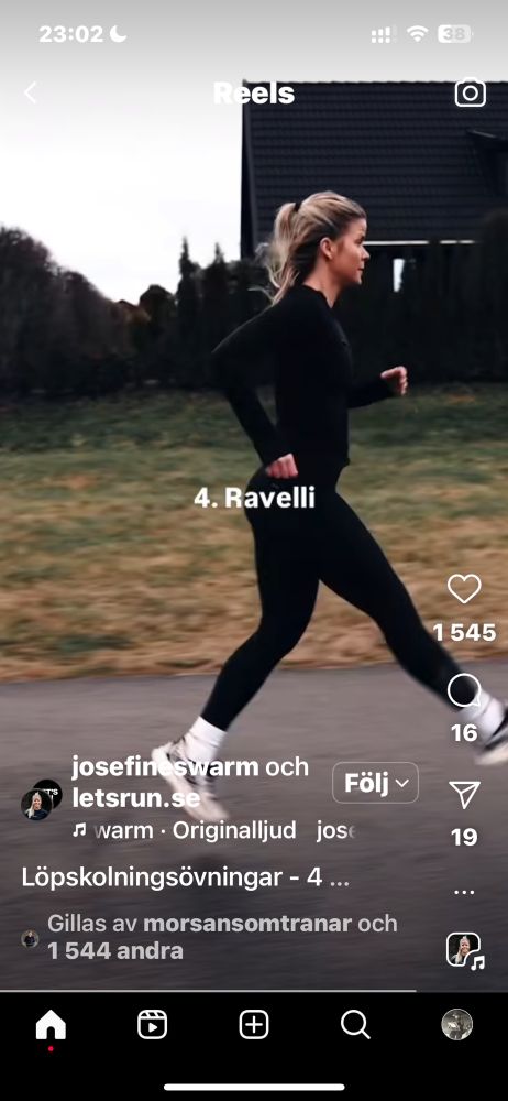 En kvinna visar löpskolning och en övning hon kallar ”Ravelli”. 