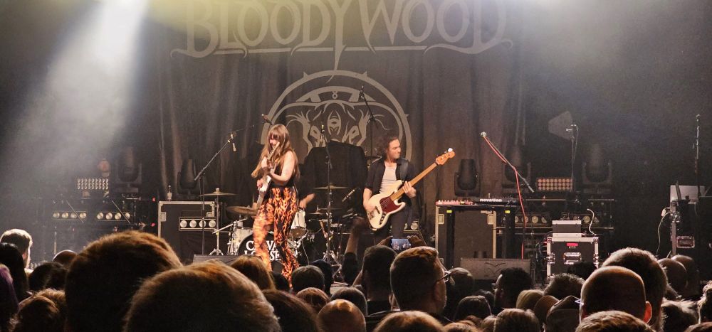 Concert picture with the singer Jess Allanic, drummer Ben Parker, bassist Alizon Taho from the amazing band Calva Louise