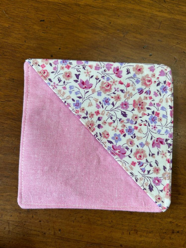 Beautiful handmade corner bookmark. A perfect gift for the book lovers.

Made from Liberty of London quality cotton fabrics with coordinated plain cotton fabrics.

These handy, pretty bookmarks sit on the corner of the page and lie flat and secure inside the book.

A reusable gift to last for years.

Size is 4x4 inches square

Matching products available in my shop
