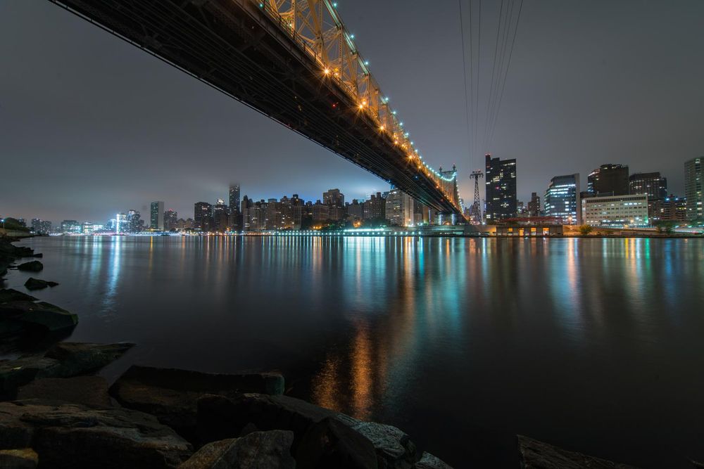 Khám Phá Thành Phố New York Qua Ống Kính của [Tên Đại Sứ].