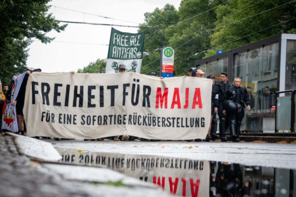 Mehr als 500 Antifaschist*innen trotzen Regen und massivem Polizeiaufgebot · Leipziger Zeitung