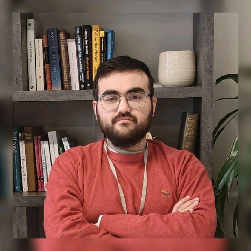 Headshot of Alex Goncalves