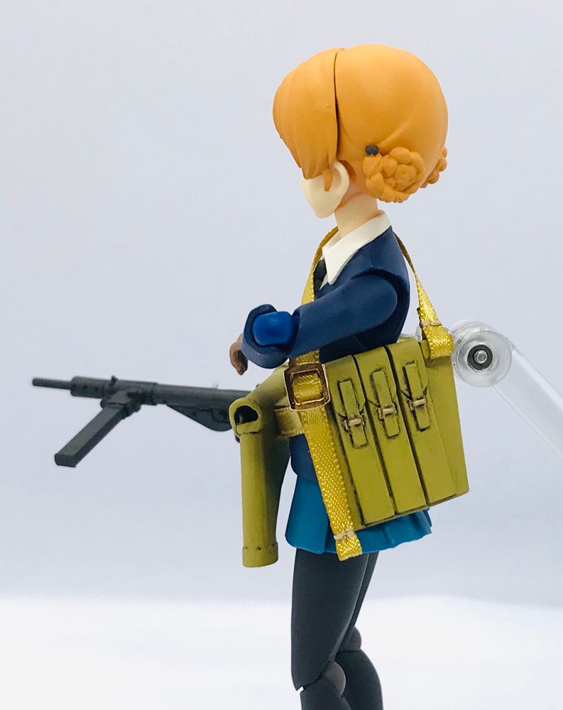 ステンマガジン用3連バンダリア
元は7連だけどfigmaの体型に合わせて縮めました