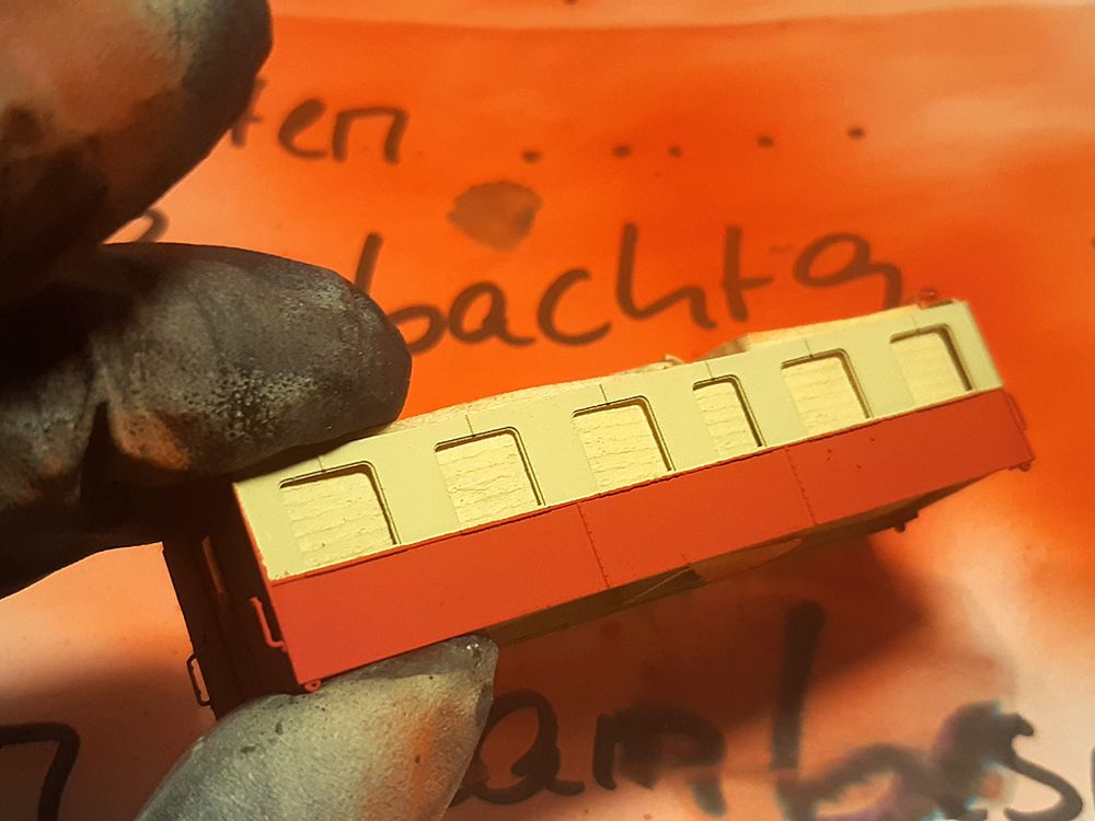 Zweite richtige Farbschicht auf dem "Eisfelder" Wagen - es wird Rot.