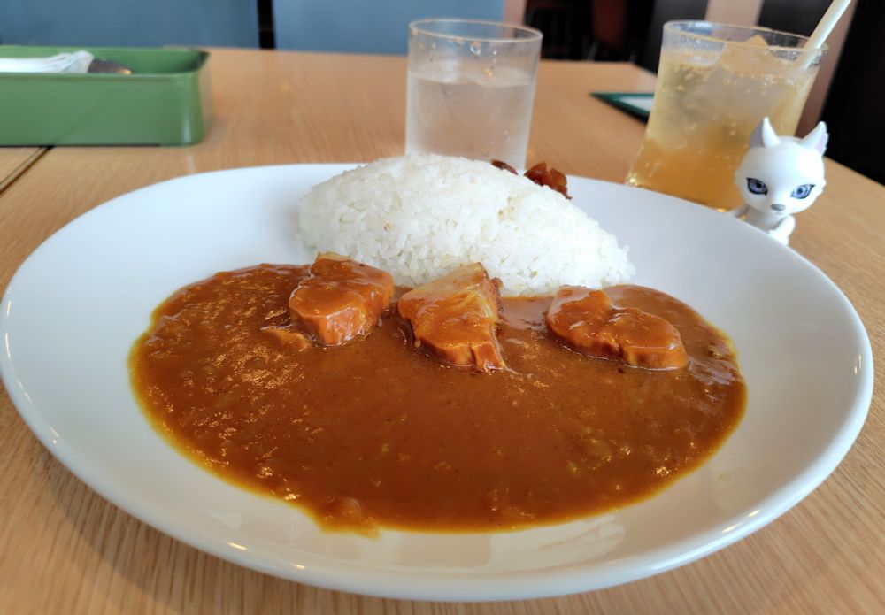 科博のレストランのカレーとジンジャーエールと、カプセルドールのArctic