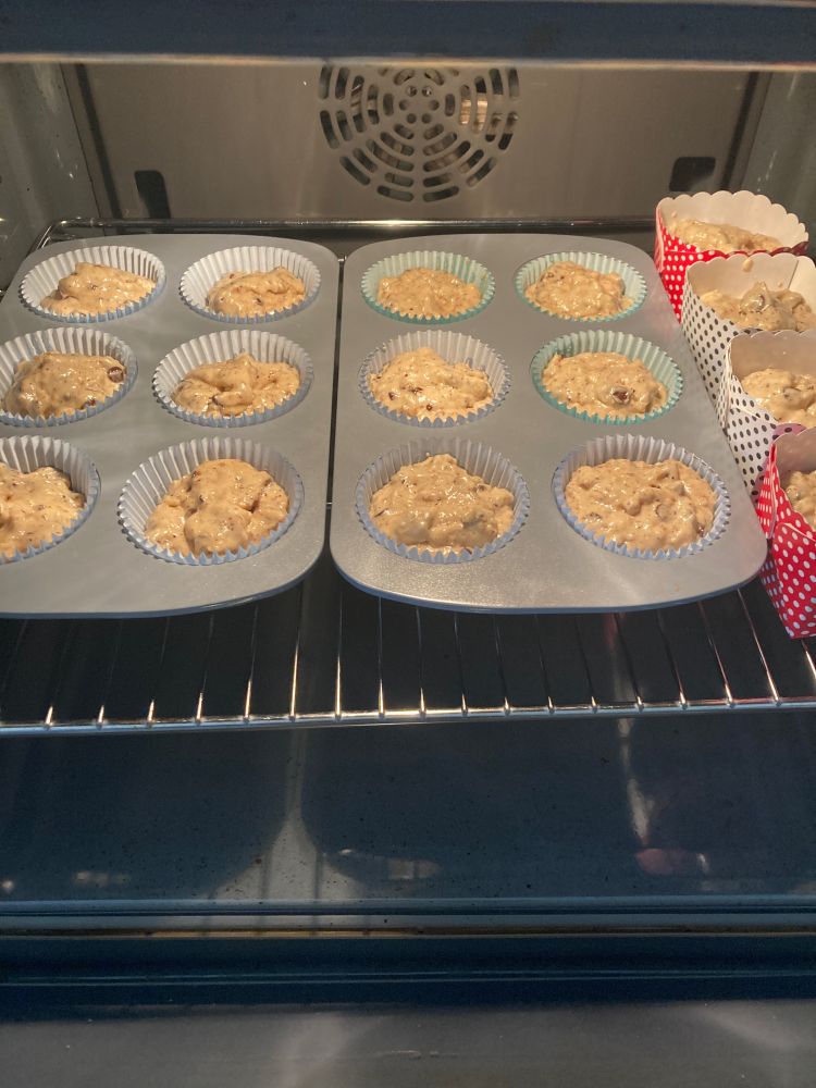 Muffins in Ofen, noch roh