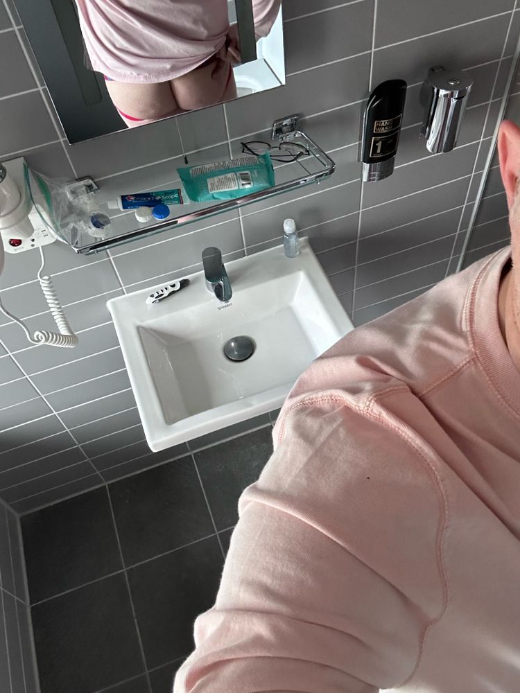 just a mirror pic of guy butt