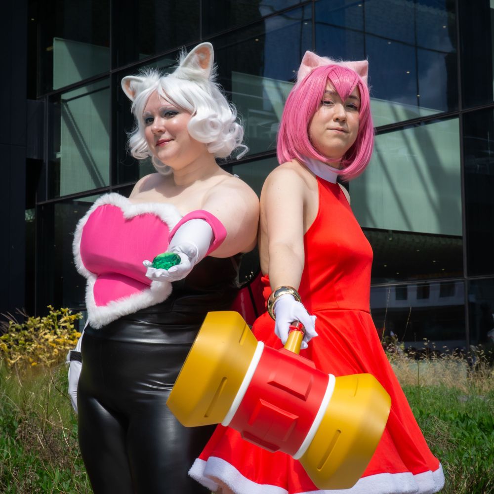 Amy and Rouge ready to kick your butt 