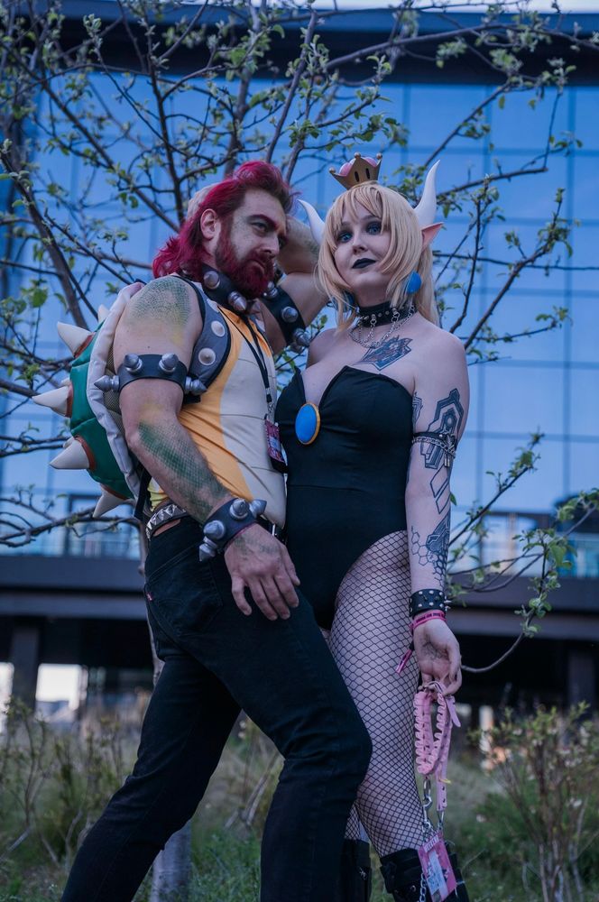 Bowser and Bowsette coaplay. 