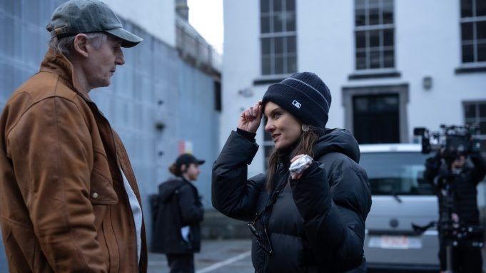 Liam Neeson et Frankie Shaw sur le tournage de 4 kids walk into a bank.