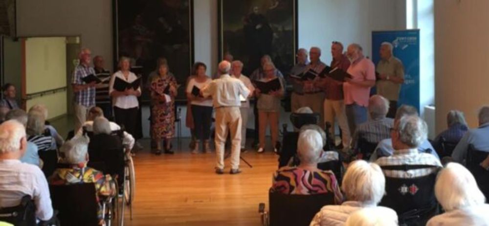 Der Chor der Stadtwerke Trier unterhält mit kleinem Konzert – Singendes Land – Chorkultur