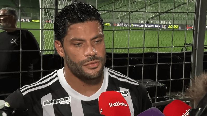 Foto do jogador Hulk do Atlético mineiro com a cara de reclamão de sempre em uma entrevista para a rádio do Rubens Menin 