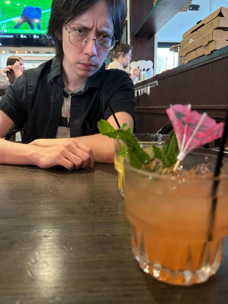 featuring two cocktails and OP’s hot boyfriend Jesse (@superradcatdad.bsky.social)