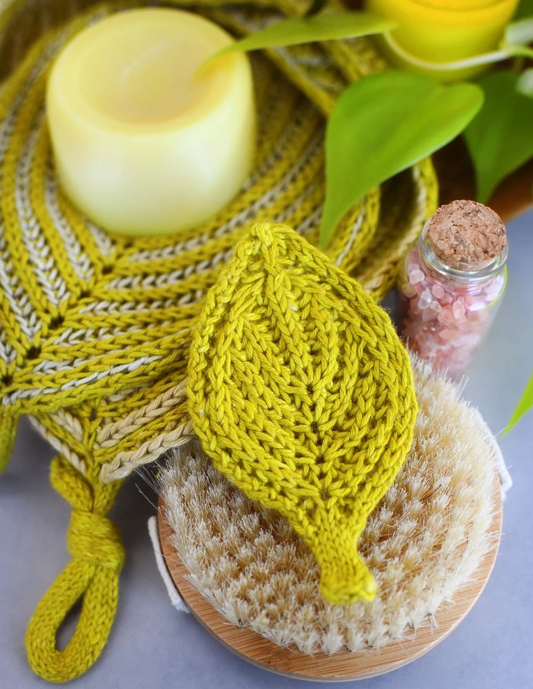 Completely gratuitous picture of the pattern in question, just because it's pretty. This one showing a teeny tiny version of the leaf up front and larger versions behind, again, all nestled in among pretty bath goodies.