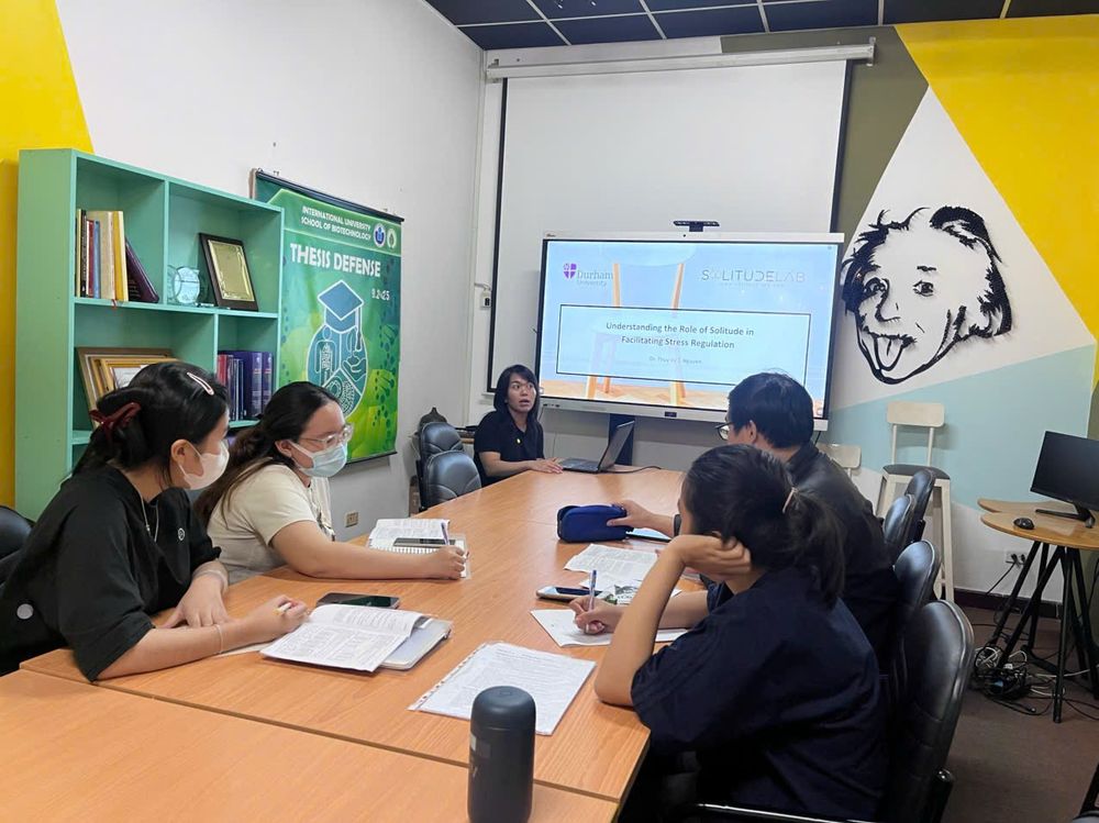 Lecturer presenting her research to a group of students 