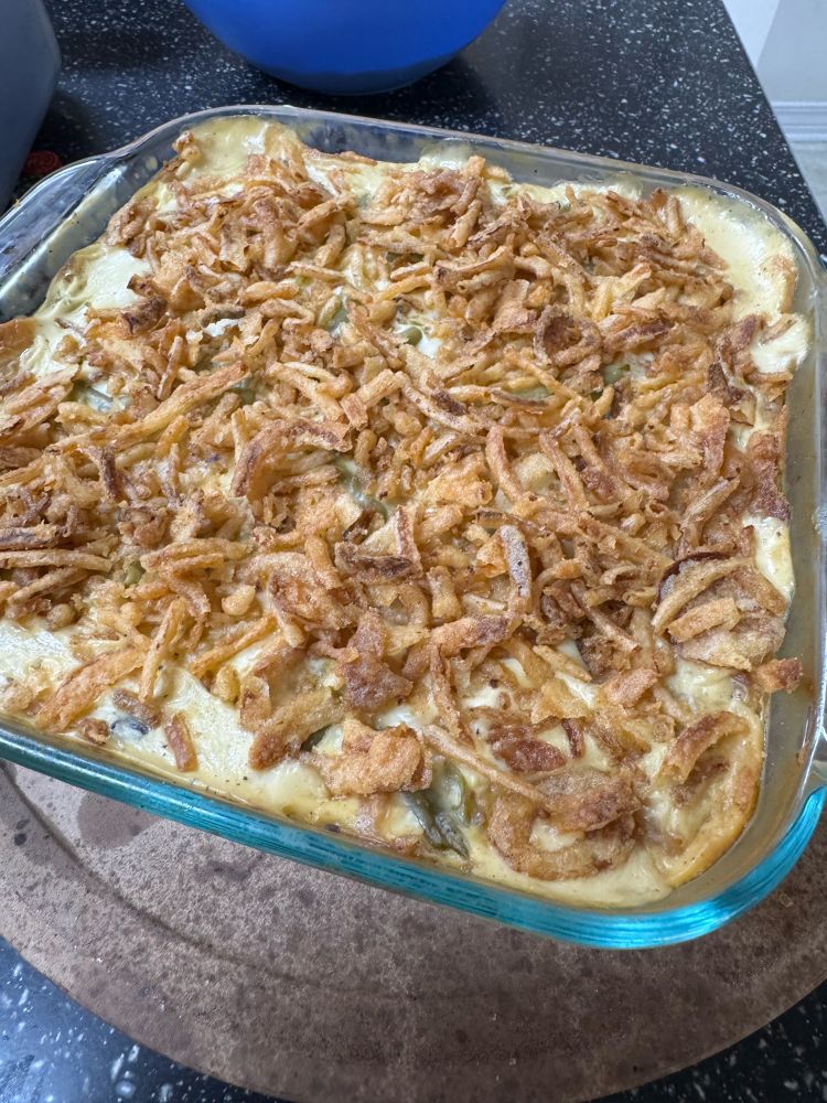 A picture of green bean casserole with crispy onions on top 