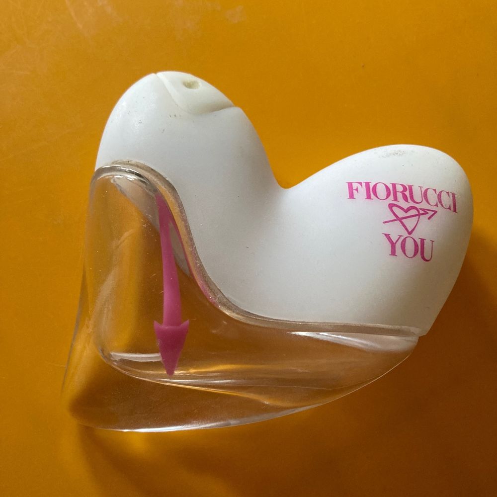 Boccetta di profumo You prodotto da Fiorucci intorno agli anni 2000. 
Contenente 30ml di prodotto, è modellata a forma di cuore, con la parte superiore di plastica e la punta di vetro. All’interno del flacone si trova una freccia di plastica rosa (che continuava anche nella parte esterna, sull’erogatore) a rappresentare un cuore ferito
