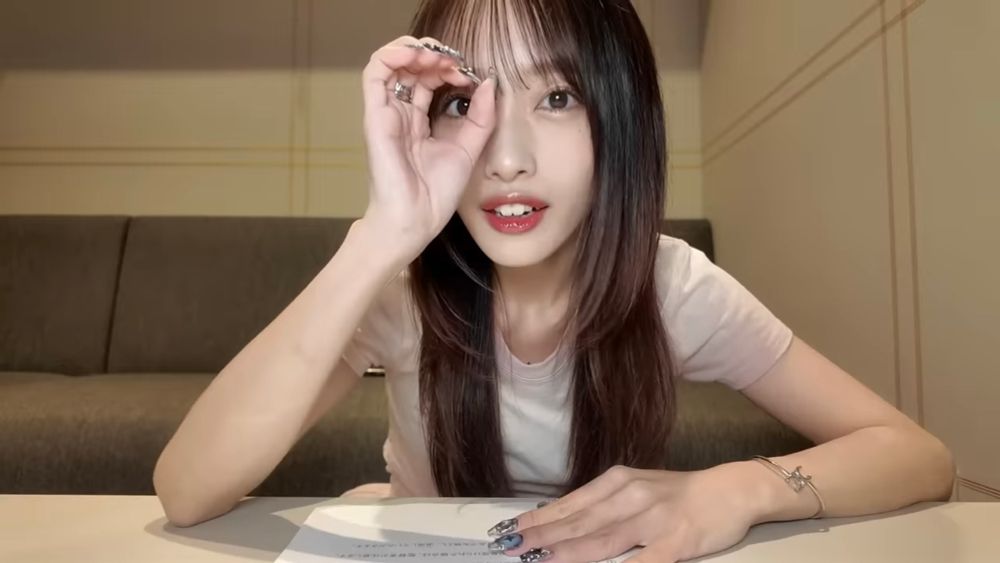 AKB48 15期生 向井地美音（むかいち・みおん）ちゃん。
YouTube『おんちゃんねる』のスクショ画像です。