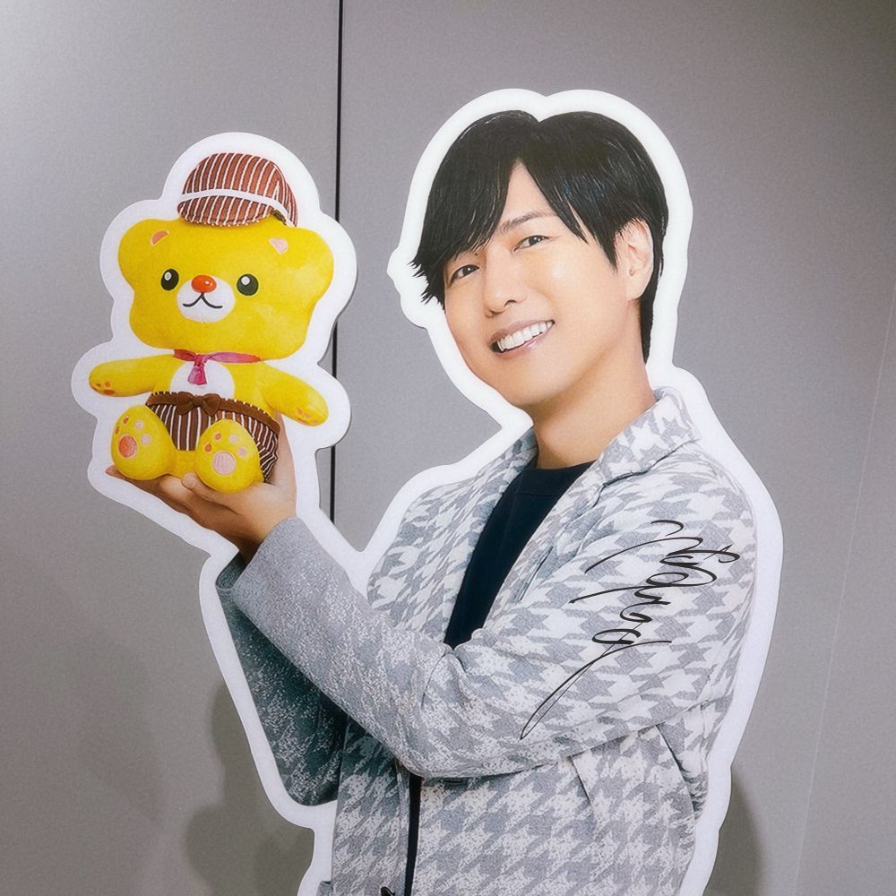 『ひろしとハレヨンくんのぽっぷあっぷすとあ』にある神谷さんの等身大パネル、バストアップの写真。