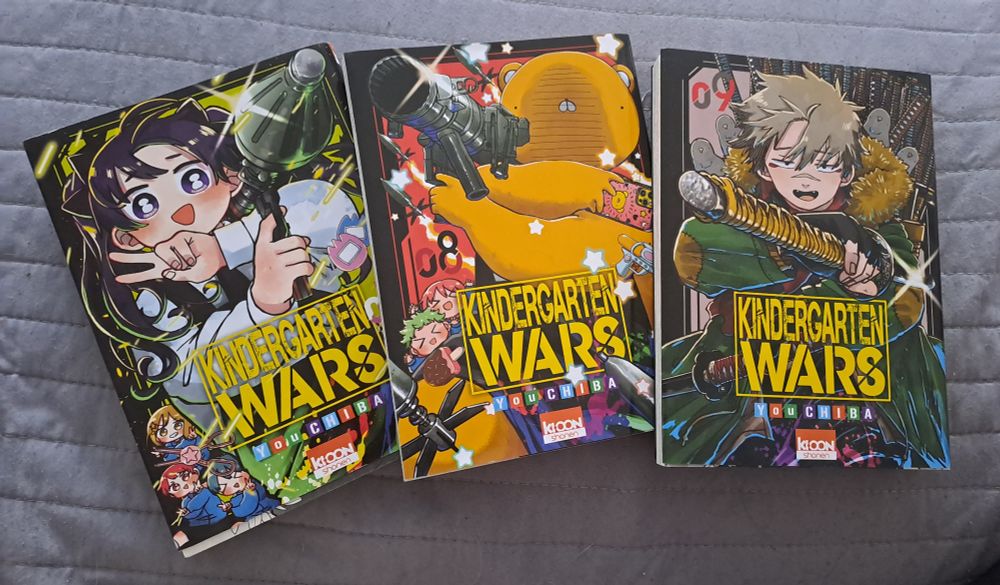 Photo des 3 tomes du manga Kindergarten wars