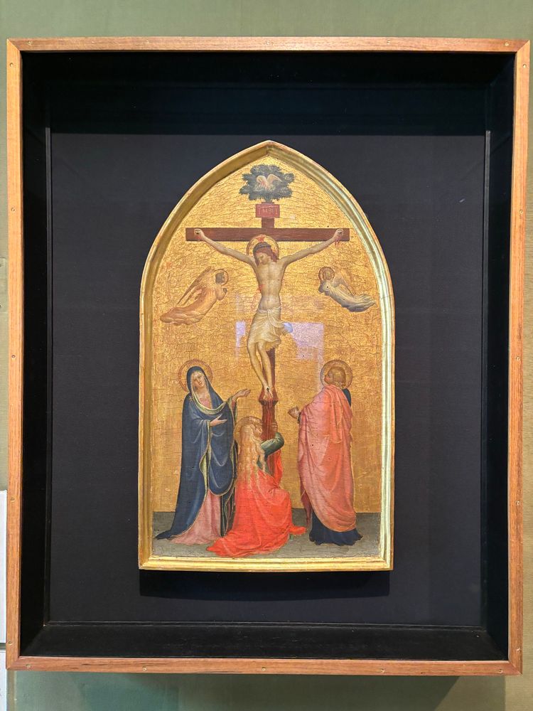 Christ on the cross, watched by a grieving Mary, Mary Magdalen & John, against a glorious golden background 
